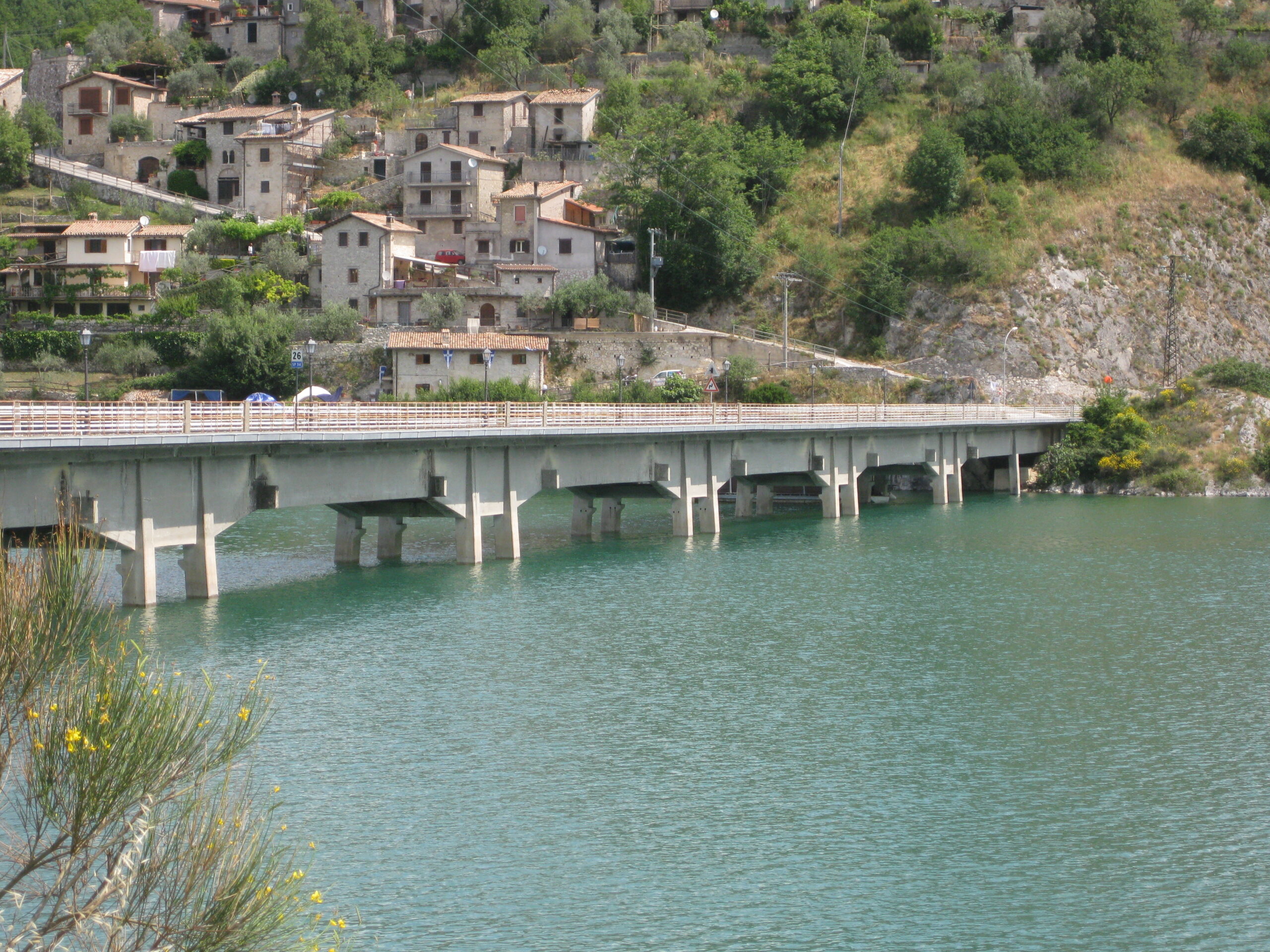 Ponte sui laghi Salto e Turano